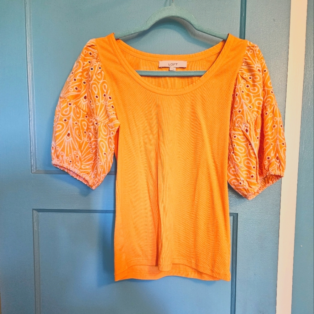 Ribbed Yellow Top with eyelet Puff Sleeves. Size S.